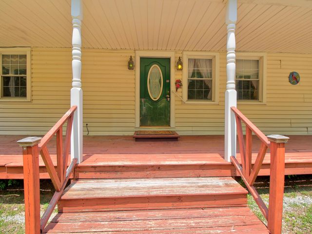 937 Waidsboro RD, Ferrum, VA 24088
