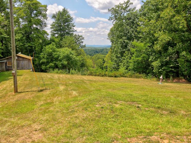 937 Waidsboro RD, Ferrum, VA 24088