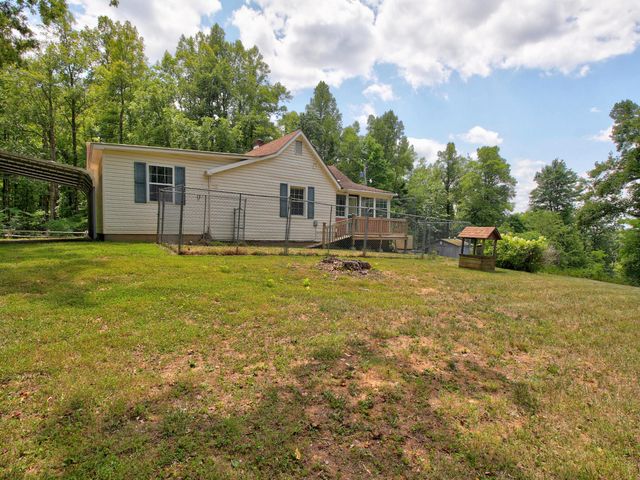 937 Waidsboro RD, Ferrum, VA 24088