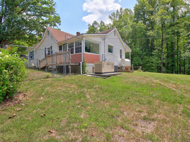 937 Waidsboro RD, Ferrum, VA 24088