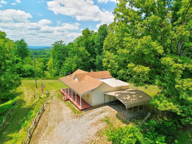 937 Waidsboro RD, Ferrum, VA 24088