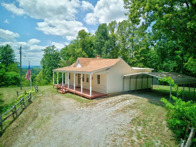937 Waidsboro RD, Ferrum, VA 24088