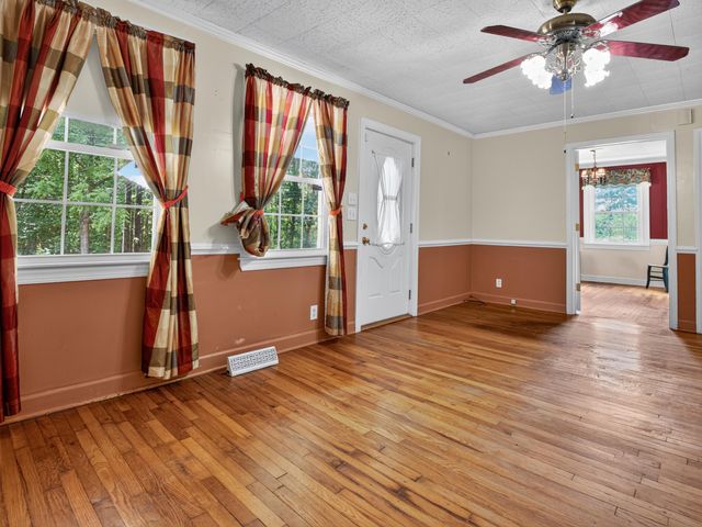 937 Waidsboro RD, Ferrum, VA 24088
