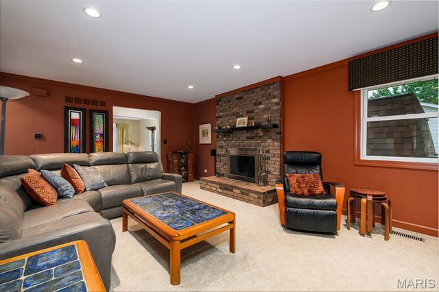 1776 Schoettler Valley Drive, Chesterfield, MO 63017