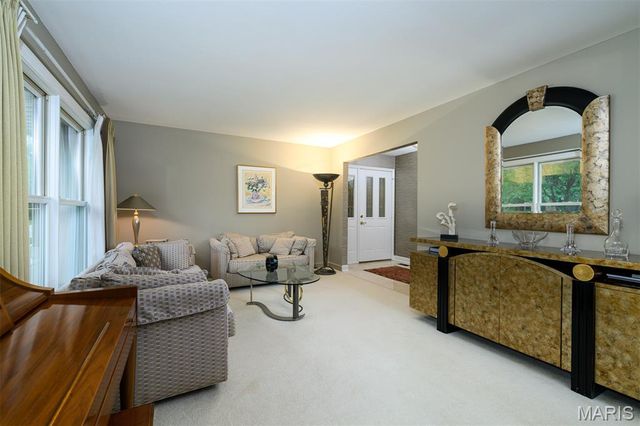 1776 Schoettler Valley Drive, Chesterfield, MO 63017
