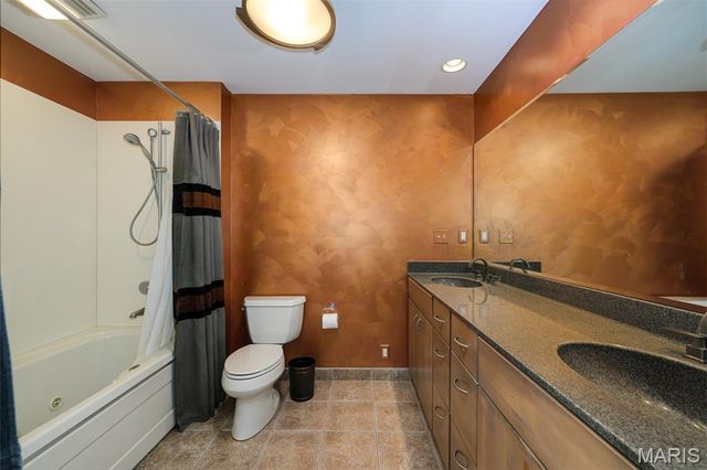 1776 Schoettler Valley Drive, Chesterfield, MO 63017