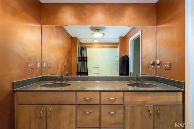1776 Schoettler Valley Drive, Chesterfield, MO 63017