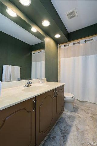 1776 Schoettler Valley Drive, Chesterfield, MO 63017