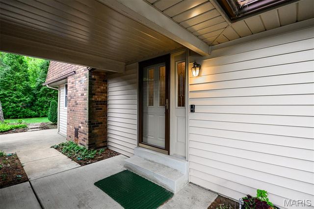 1776 Schoettler Valley Drive, Chesterfield, MO 63017