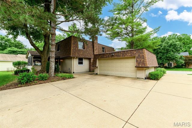 1776 Schoettler Valley Drive, Chesterfield, MO 63017