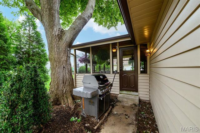 1776 Schoettler Valley Drive, Chesterfield, MO 63017