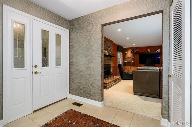 1776 Schoettler Valley Drive, Chesterfield, MO 63017