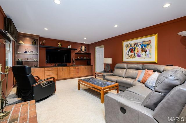 1776 Schoettler Valley Drive, Chesterfield, MO 63017