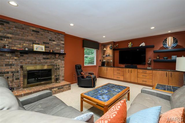 1776 Schoettler Valley Drive, Chesterfield, MO 63017