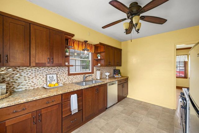637 23rd STREET N, La Crosse, WI 54601