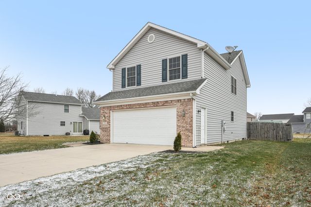 1916 N Sandal Wood Drive, Yorktown, IN 47396
