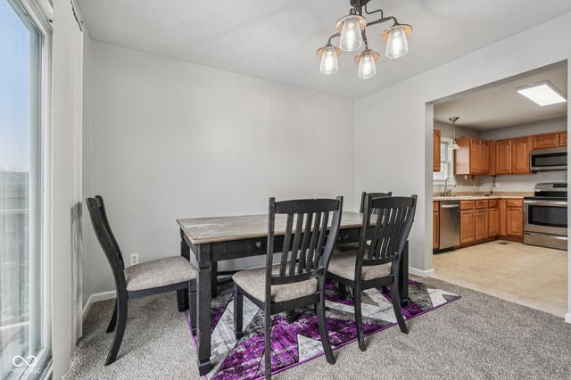 1916 N Sandal Wood Drive, Yorktown, IN 47396