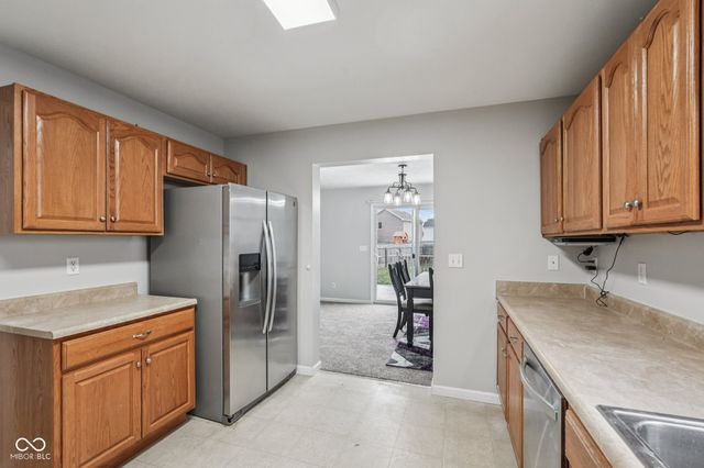 1916 N Sandal Wood Drive, Yorktown, IN 47396