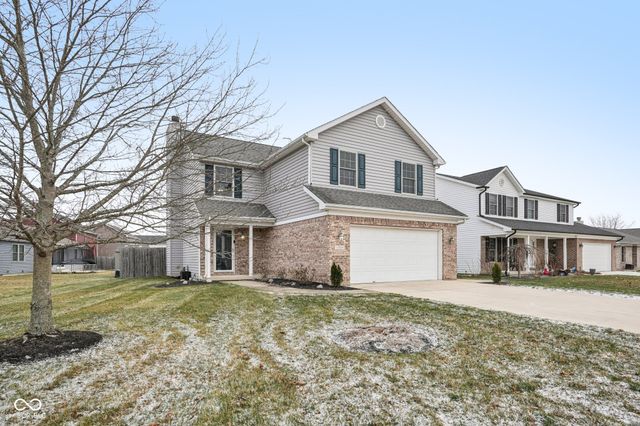 1916 N Sandal Wood Drive, Yorktown, IN 47396
