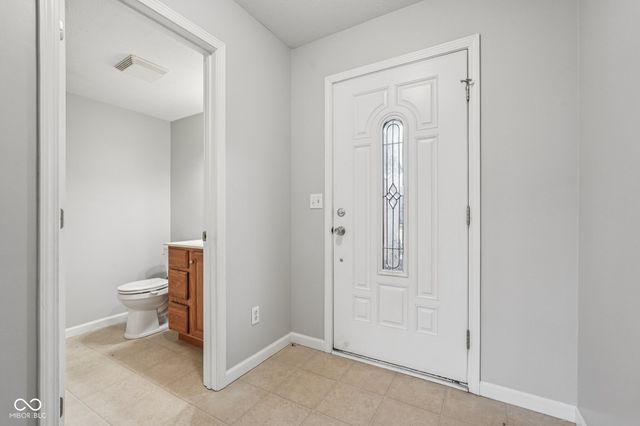 1916 N Sandal Wood Drive, Yorktown, IN 47396