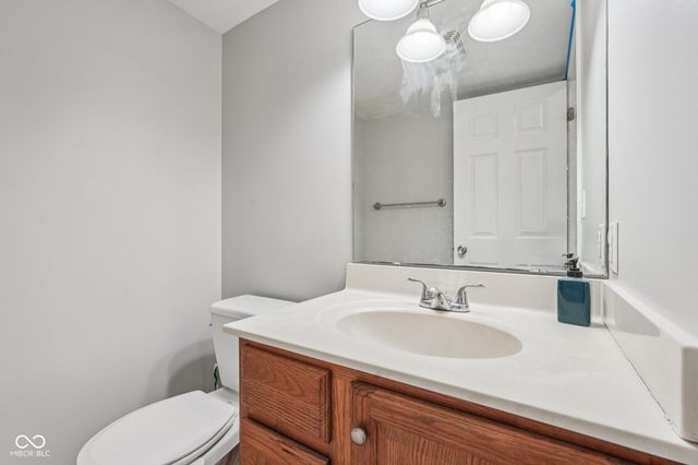 1916 N Sandal Wood Drive, Yorktown, IN 47396