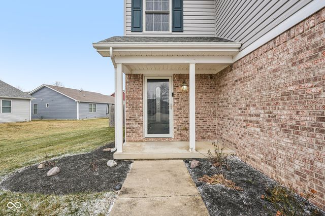 1916 N Sandal Wood Drive, Yorktown, IN 47396