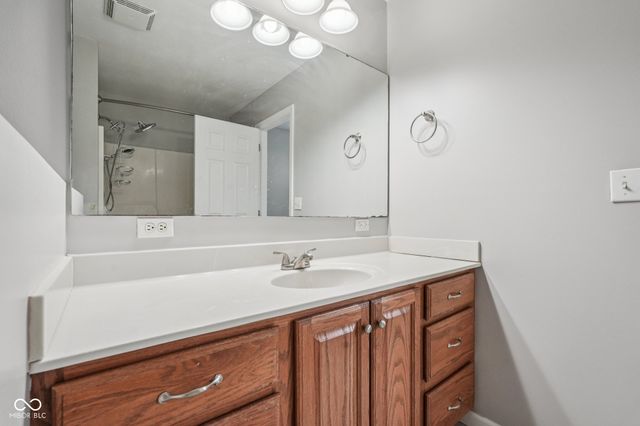 1916 N Sandal Wood Drive, Yorktown, IN 47396