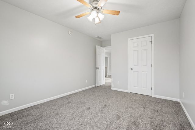 1916 N Sandal Wood Drive, Yorktown, IN 47396