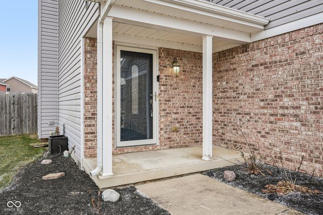 1916 N Sandal Wood Drive, Yorktown, IN 47396