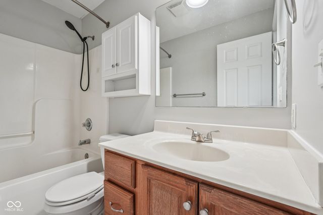 1916 N Sandal Wood Drive, Yorktown, IN 47396