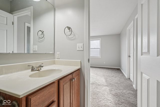 1916 N Sandal Wood Drive, Yorktown, IN 47396