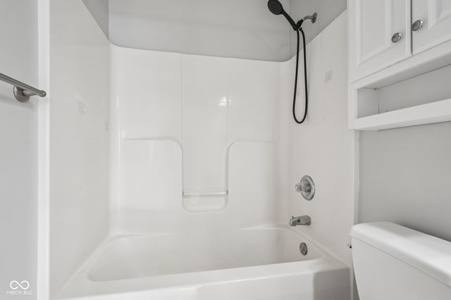 1916 N Sandal Wood Drive, Yorktown, IN 47396