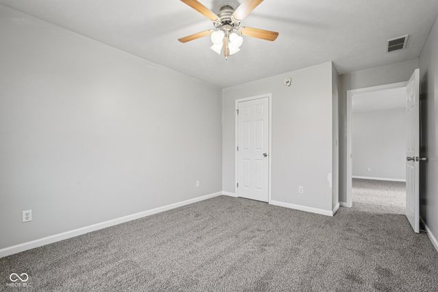 1916 N Sandal Wood Drive, Yorktown, IN 47396