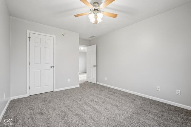 1916 N Sandal Wood Drive, Yorktown, IN 47396