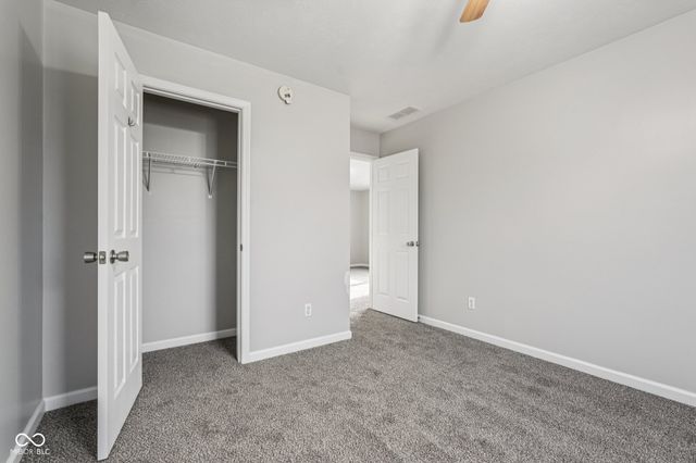 1916 N Sandal Wood Drive, Yorktown, IN 47396