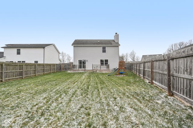 1916 N Sandal Wood Drive, Yorktown, IN 47396