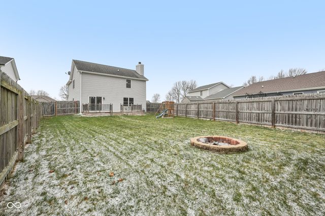 1916 N Sandal Wood Drive, Yorktown, IN 47396