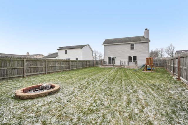 1916 N Sandal Wood Drive, Yorktown, IN 47396