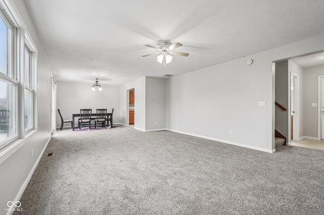 1916 N Sandal Wood Drive, Yorktown, IN 47396