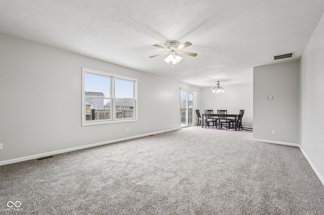 1916 N Sandal Wood Drive, Yorktown, IN 47396