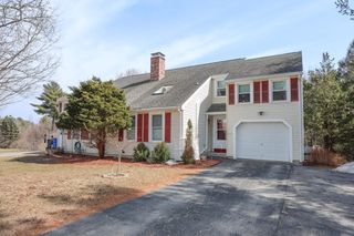 6 Karen Ln # B, Londonderry, NH 03053