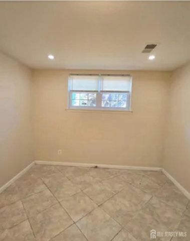 334 College Drive, Edison, NJ 08817