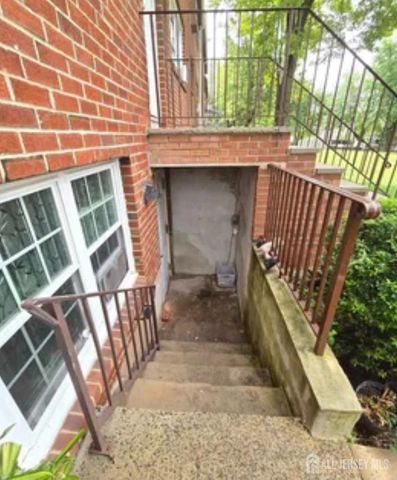 334 College Drive, Edison, NJ 08817