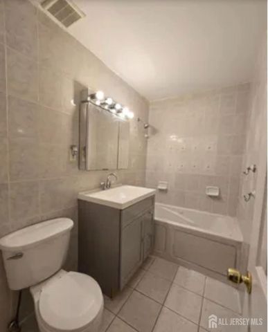 334 College Drive, Edison, NJ 08817