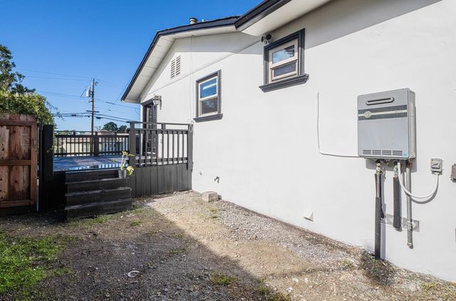 1113 Presidio Boulevard, Pacific Grove, CA 93950