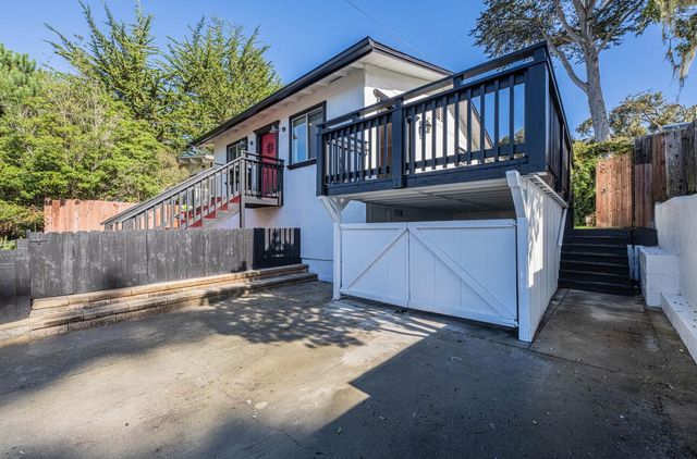 1113 Presidio Boulevard, Pacific Grove, CA 93950