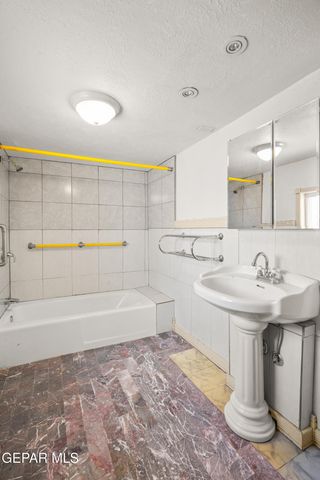 2610 Frankfort Avenue, El Paso, TX 79930