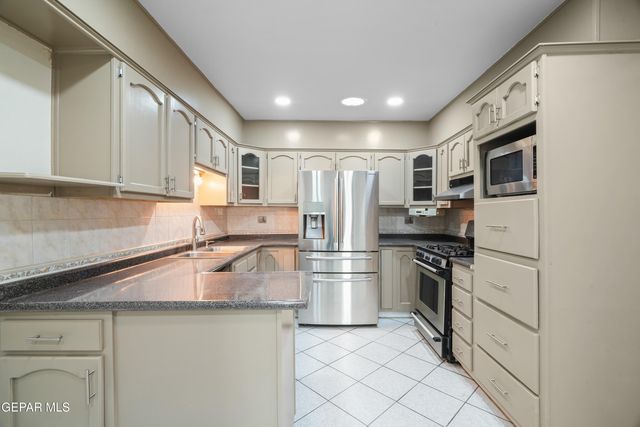 2610 Frankfort Avenue, El Paso, TX 79930