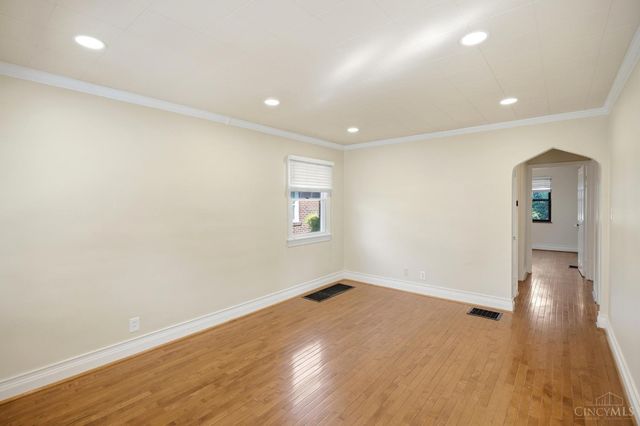 3320 N Sterling Way, Cincinnati, OH 45209