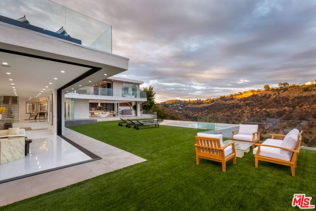 2110 HERCULES Drive, Los Angeles, CA 90046